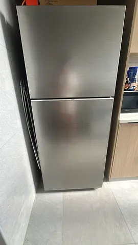 Samsung Stainless Steel Fridge with Top-Freezer.