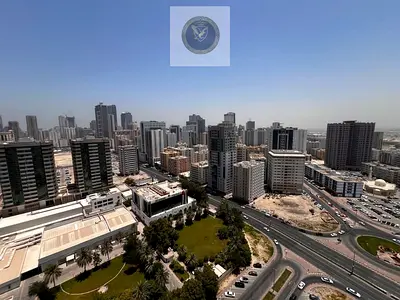ثلاث غرف وصاله للايجار السنوي في التعاون مع باركن مجاني باطلاله مفتوحه بانوراما مع بلكون موقع حيوي قريب من جميع الخدمات