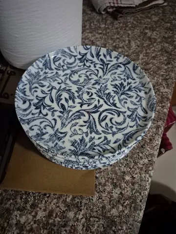 6 20cm diameter plates