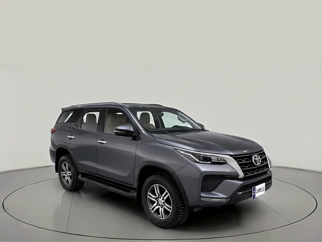 Toyota Fortuner 2022 — photo 1 of 13