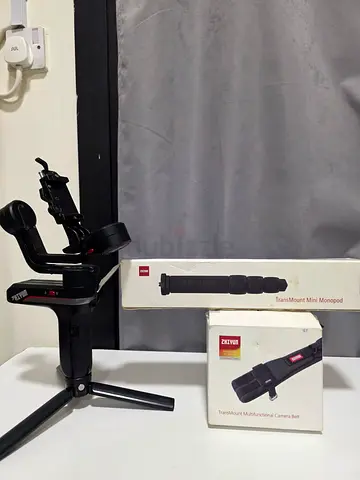 Handheld 3-Axis Gimbal Stabilizer with Tabletop Tripod (Used) + power bank + flash