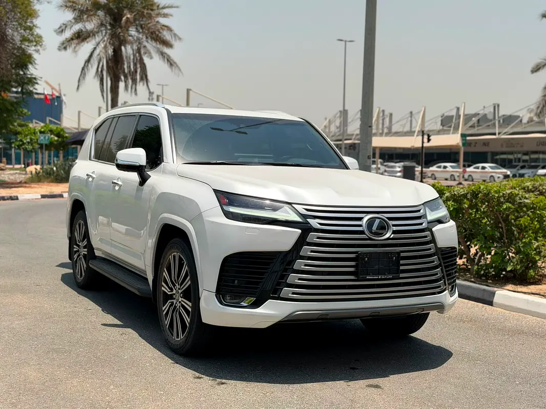 Lexus LX-Series 2023 — photo 1 of 15