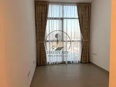 SPACIOUS 3 BEDROOMHALL // PRIME LOCATION // FAMILY BUILDING // REASONABLE PRICE // EASY ACCESS TO DU
