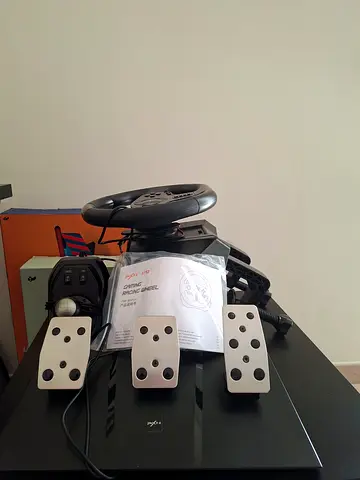 PXN V9 steering wheel with clutch pedals and shifter