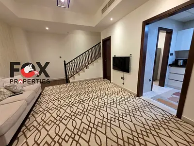 للإيجار السنوي 3 غرف وصالة مفروشة في أب تاون الزاهية، 3 حمامات وبلكونة، فرش مميز، الإيجار 58,000 درهم.
