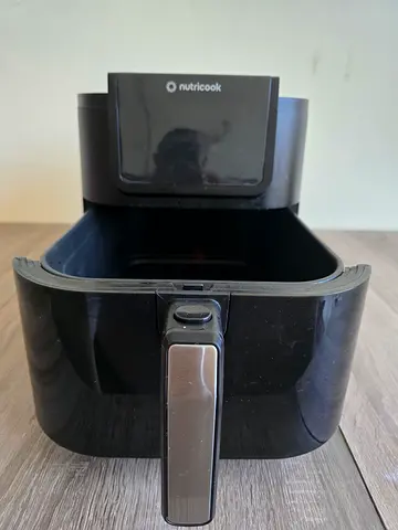 Nutricook Air Fryer Slim XL,7.6L, 2.4KG, Extra-Large Basket, Space-Saving Slim Design 1700 watts