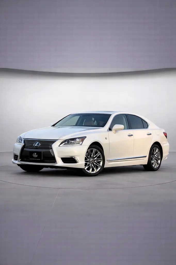 Lexus LS-Series 2014 — photo 1 of 19