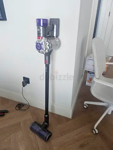 Dyson V8 Cordless Stick Vacuum Cleaner with Wall Dock