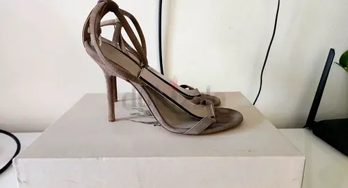 Original Burberry heels size 36 for Aed 750