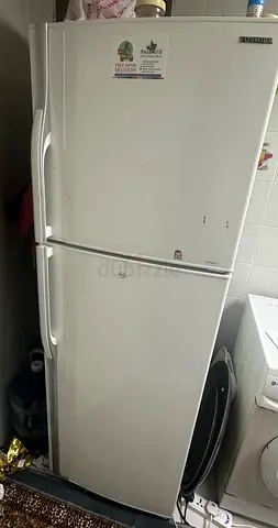 Toshiba Top-Freezer Refrigerator - White, Used