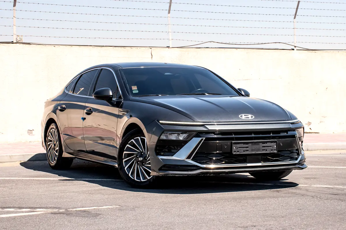 Hyundai Sonata 2024 — photo 1 of 17