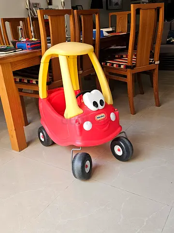 Little Tikes Cozy Coupe Ride-On Car