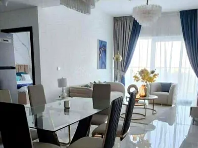 Luxurious furnished 2BR | Study | Close to metro