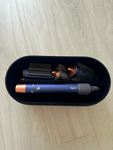 Dyson Hairstyler Blue color