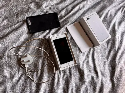 iPhone 7 Plus, Silver, 32GB in Great Condition with Box