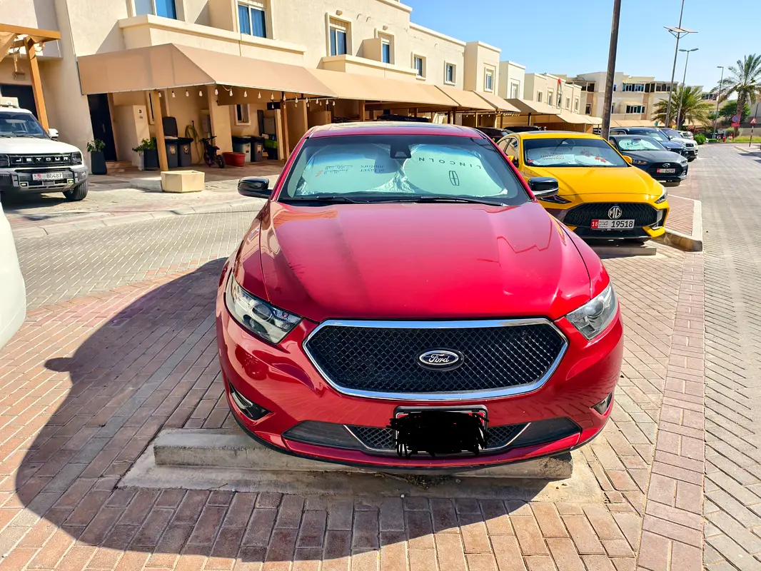 Ford Taurus 2015 — photo 1 of 6