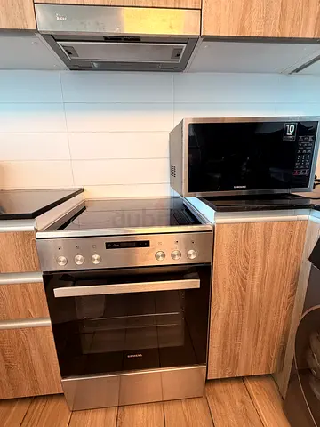🏠 Premium Siemens Oven | Excellent Condition | Ready Beginning July 2026