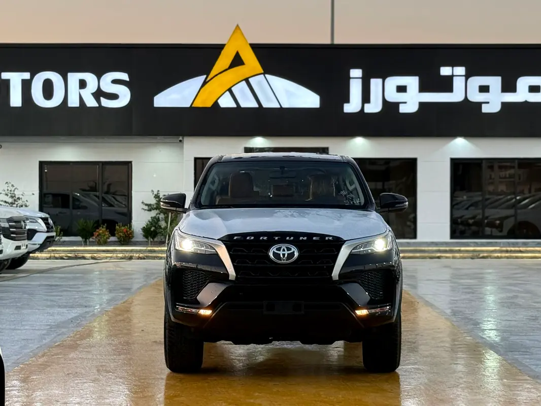 Toyota Fortuner 2026 — photo 1 of 11
