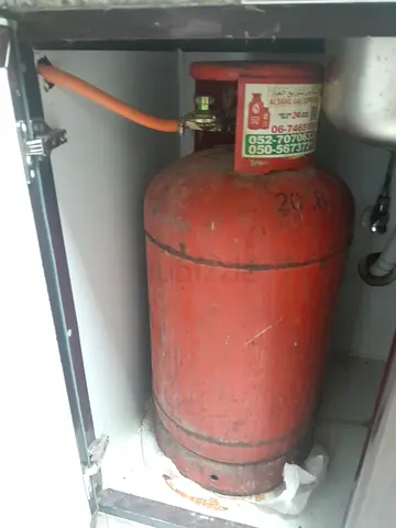 Cooker and Gas Cylinder