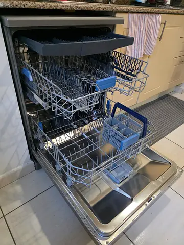 Built-in Stainless Steel Dishwasher — Good Condition, 3 Racks