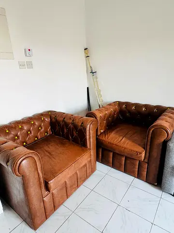 2 Chesterfield Armchairs - Brown leather