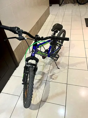 Used kids/teen mountain bike - good condition for 6-9 years