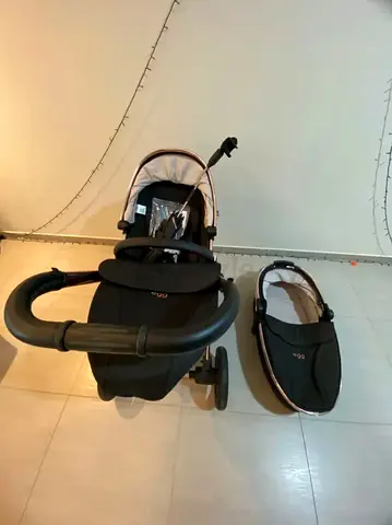 Egg 2 Stroller and Carry Cot Bundle