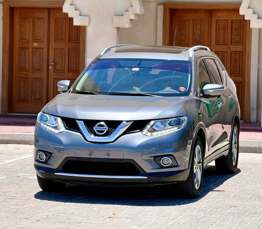 Nissan X-Trail 2015 — photo 1 of 14