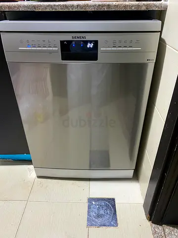 Siemens iQ300 3 rack freestanding dishwasher neat and clean