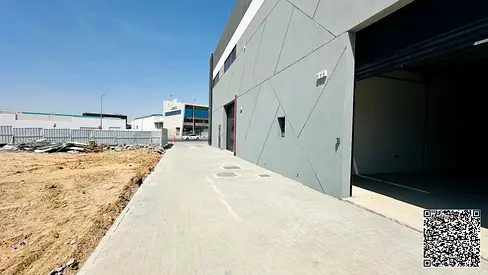Warehouse with Mezzanine Near China Mall