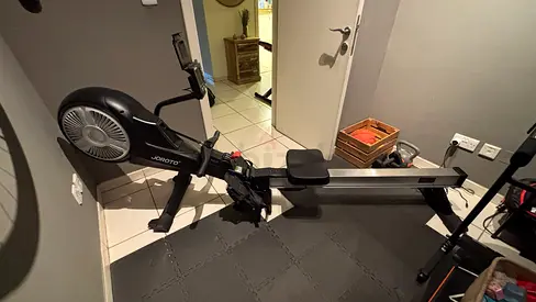 JOROTO Air-Magnetic resistance Rowing Machine – Great Condition