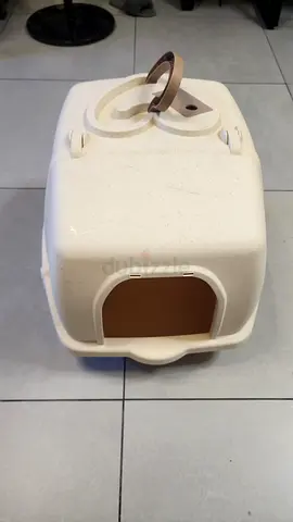 Used enclosed cat litter box with top handle