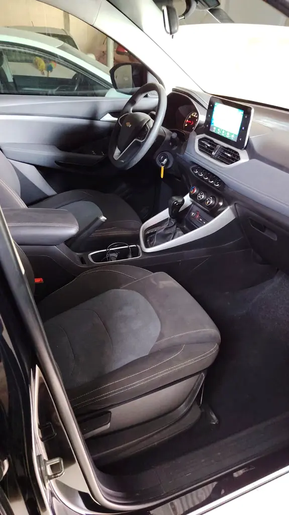 Chevrolet Captiva 2022 — photo 1 of 6