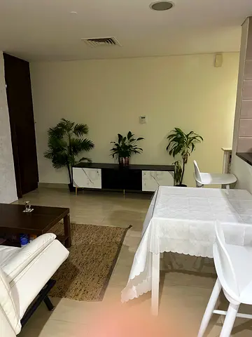 🌸 SPACIOUS ROOM WITH BALCONY  PRIVATE BATHROOM- FEMALE ONLY 🌸 4 MINUTES FROM  METRO
