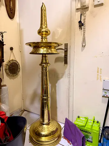 Large Brass Traditional Decorative Lamp / Oil Lamp (Floor Standing)
