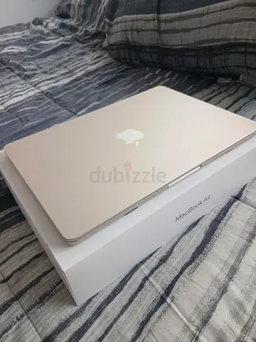 Apple MacBook Air 13-inch (starlight) with Box - Lightly used