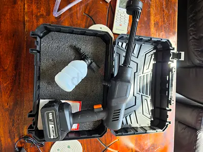 Cordless Battery-Powered Pressure Sprayer / Paint Sprayer - With Case and Bottle