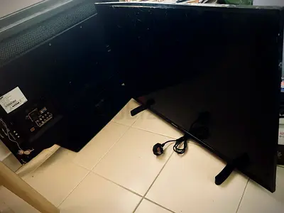 Free TVs (Samsung and Hisense) - Broken Screen