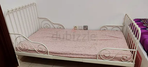 White Metal Daybed from IKEA / Single Bed Frame withalmost new matress