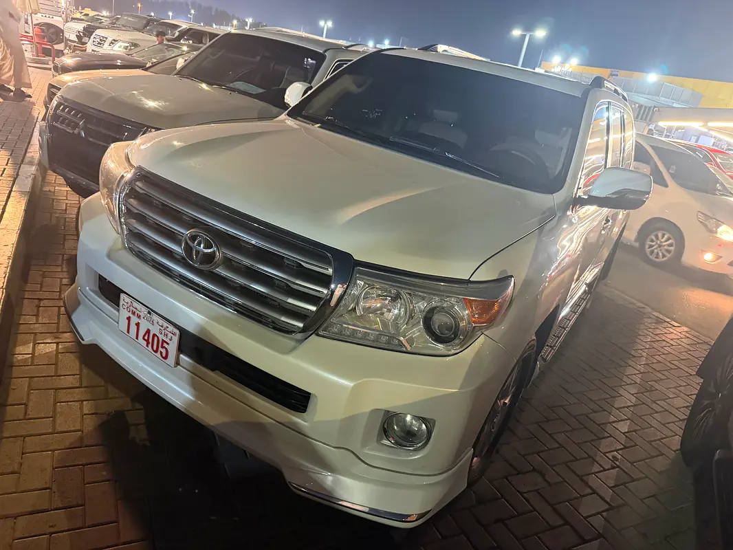 Toyota Land Cruiser 2012 — photo 1 of 1