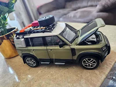 Die-cast Off-Road SUV Metal Defender Toy Car with Roof Accessories