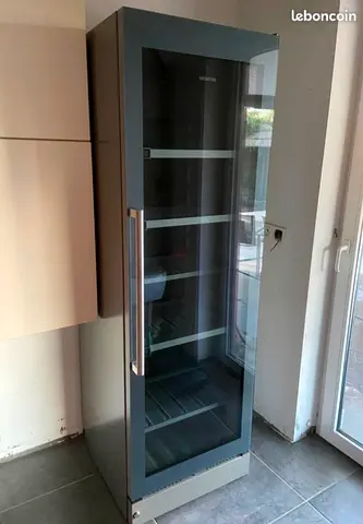 Siemens iQ700 large wine fridge