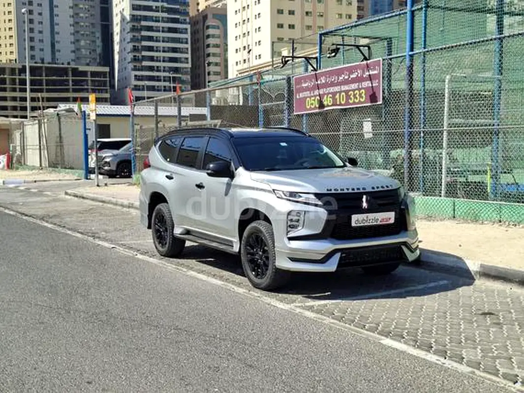 Mitsubishi Montero Sport 2023 — photo 1 of 12