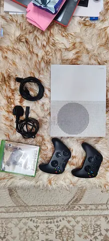 Xbox One S white console with 2 controllers, power cable and 1 game