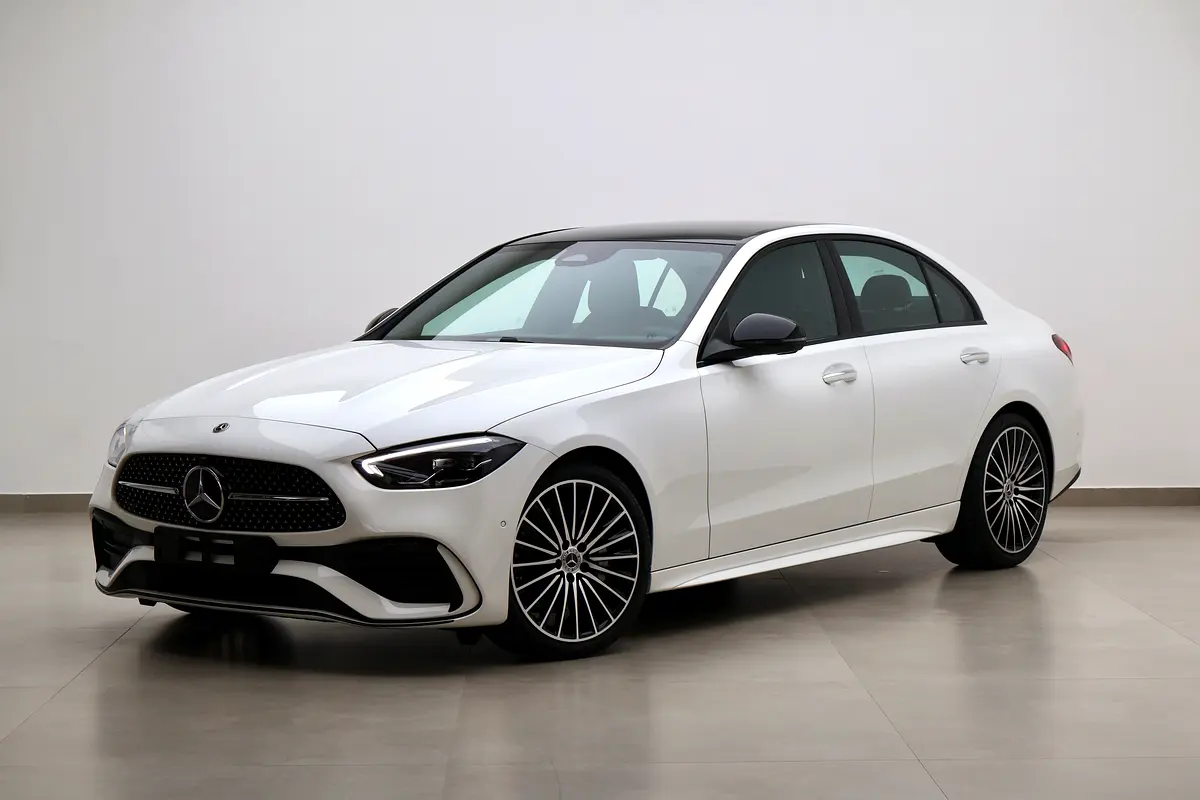 Mercedes-Benz C-Class 2026 — photo 1 of 15