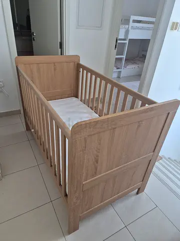 Mama and Papas 2 in 1 Cot Bed