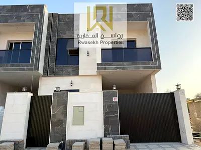 **للبيع تاون هاوس 3 غرف نوم ماستر + غرفة خادمة، تشطيبات مميزة ومساحات واسعة، جاهز للسكن، شامل رسوم التسجيل.*