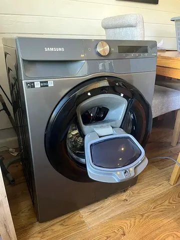 Samsung smart Door-in-Door 10/7kg washer dryer combo