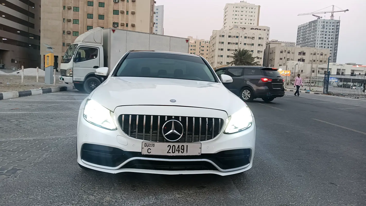 Mercedes-Benz C-Class 2017 — photo 1 of 9