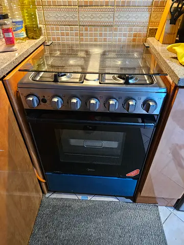 Used freestanding gas oven and 4-burner stove - good working condition with Gas regulator  tank